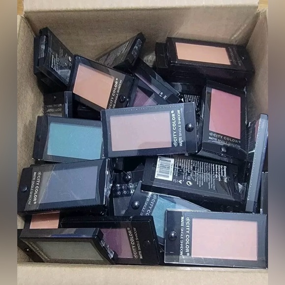 20 PC City Color Matte Eyeshadow Lot - Picture 1 of 3